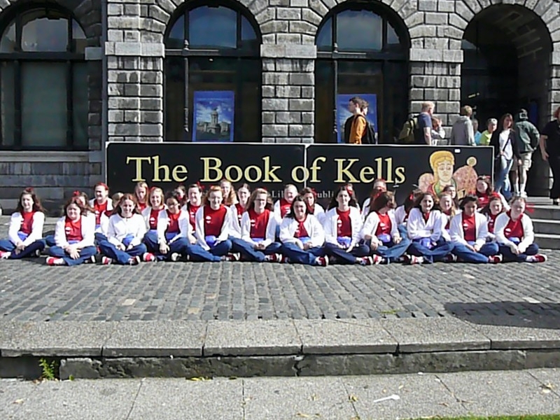30.JPG - In front of the  Trinity College Library , home of  The Book of Kells 