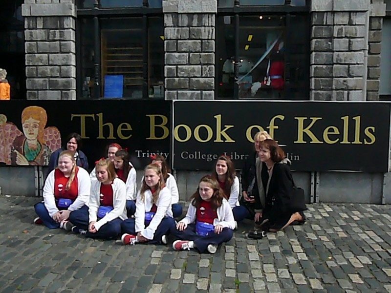 34.JPG - In front of the  Trinity College Library , home of  The Book of Kells 