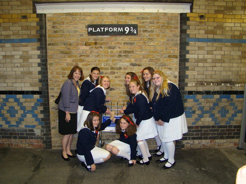 Day2_0022.JPG - Harry Potter Fans! Platform 9 3/4. Train loading for Hogwarts!