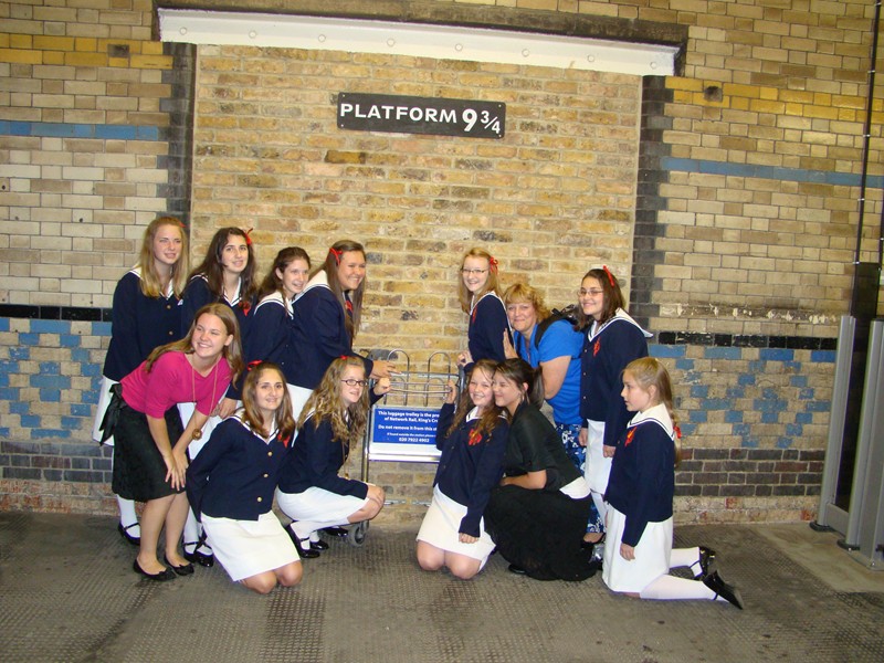 Day2_0023.JPG - Harry Potter Fans! Platform 9 3/4. Train loading for Hogwarts!