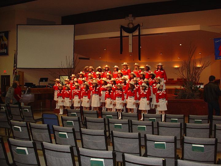 DSC04991.JPG - Getting ready for the morning performance at El Camino Baptist Church